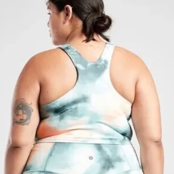 NWT’s Athleta Conscious Crop - Picture 2 of 6